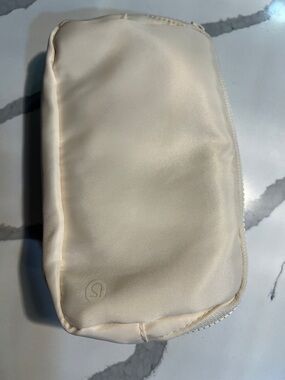 GAP Cream Zipper Organizer Pouch